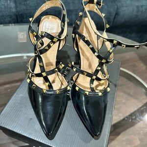 Nice black and gold shoes brand new!